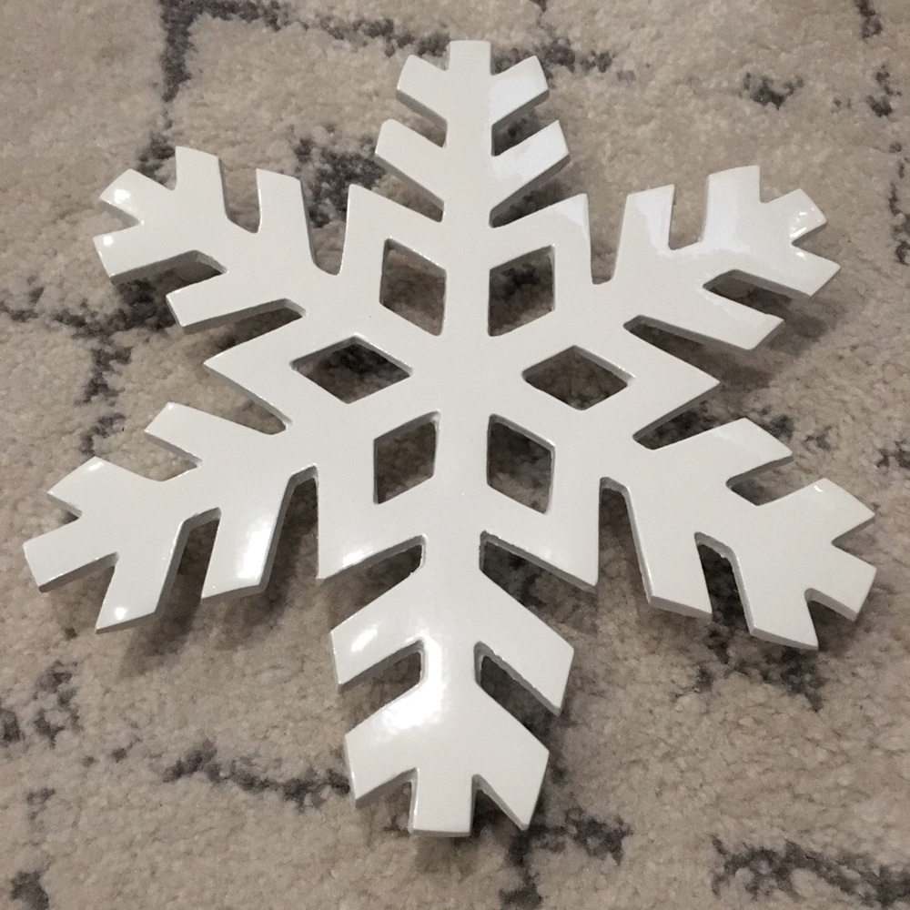 Crate & Barrel White Snowflake Trivet NEW